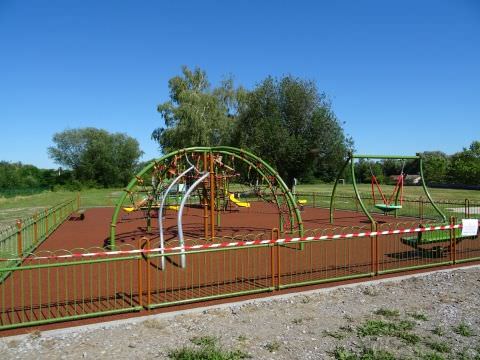 Rémelfing INSTALLATION DE LA NOUVELLE AIRE DE JEUX DU CHATEAU