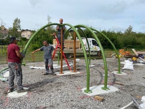 Rémelfing INSTALLATION DE LA NOUVELLE AIRE DE JEUX DU CHATEAU