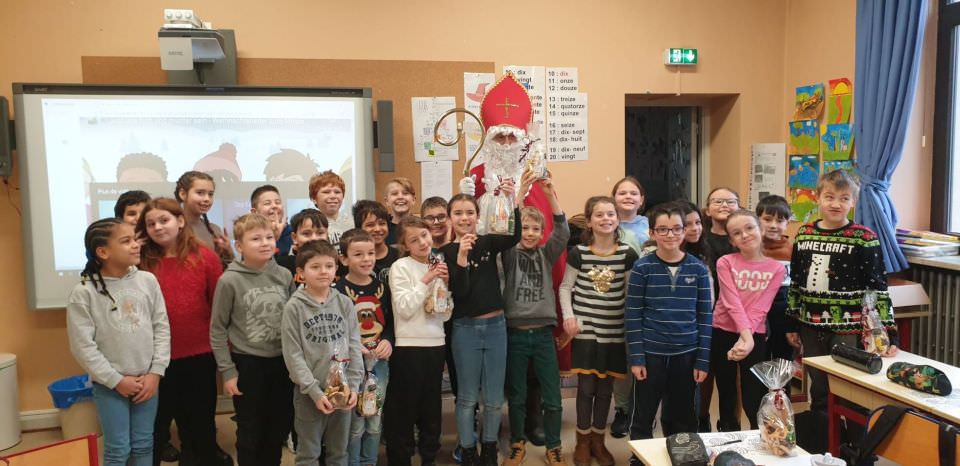 Visite de Saint Nicolas aux sages écoliers de Rémelfing