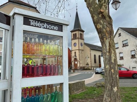Image La cabine " l'ivre de livres " en livre service
