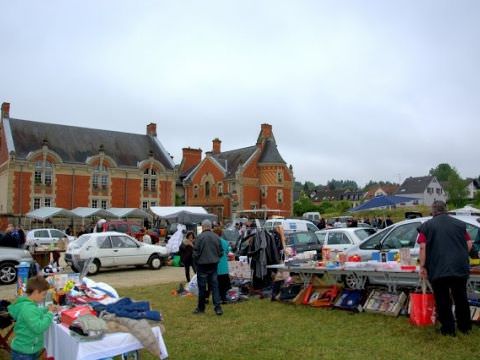 Marché aux puces le 18 juin 2017 Marché aux puces le 18 juin 2017