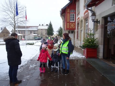 Rémelfing Les enfants de la Maternelle déposent leurs listes de Noël