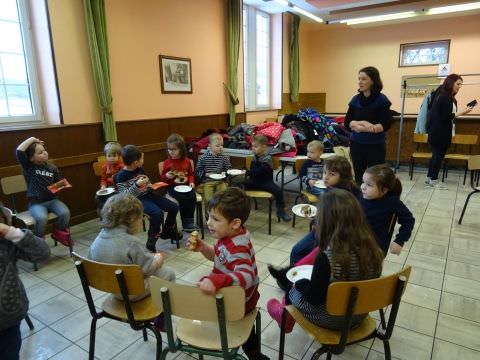 Rémelfing Les enfants de la Maternelle déposent leurs listes de Noël