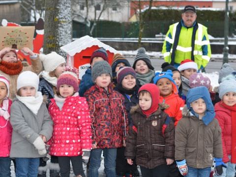 Rémelfing Les enfants de la Maternelle déposent leurs listes de Noël