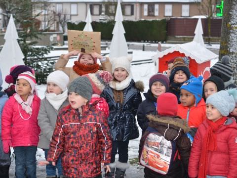 Rémelfing Les enfants de la Maternelle déposent leurs listes de Noël