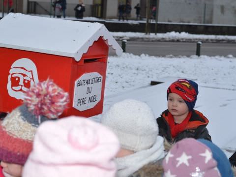 Rémelfing Les enfants de la Maternelle déposent leurs listes de Noël