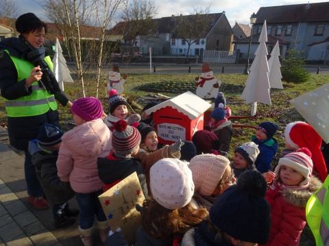 Rémelfing Les enfants de la Maternelle déposent leurs listes de Noël