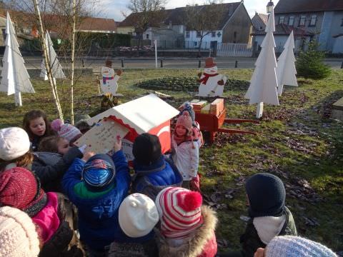 Rémelfing Les enfants de la Maternelle déposent leurs listes de Noël