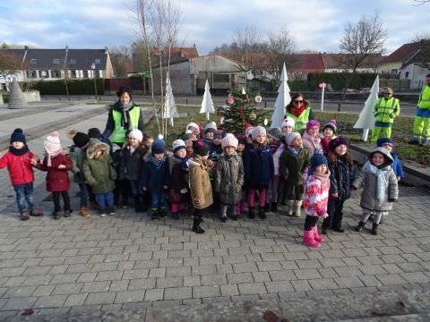 Rémelfing Décoration des sapins par les écoles maternelle et élémentaire