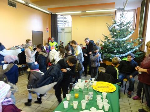 Rémelfing Décoration des sapins par les écoles maternelle et élémentaire