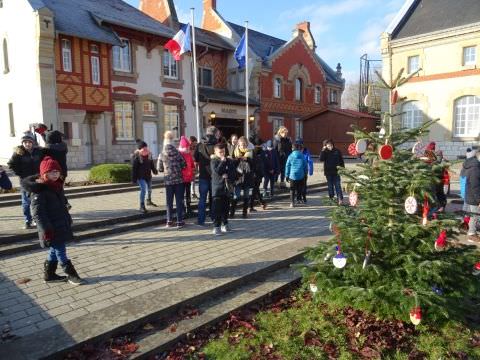 Rémelfing Décoration des sapins par les écoles maternelle et élémentaire