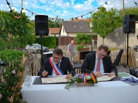 Rémelfing Inauguration du square de l'amitié franco-allemande et signature de la charte de jumelage avec Sulzbach/Saar