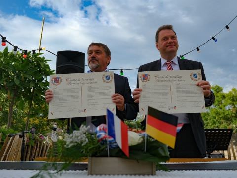 Rémelfing Inauguration du square de l'amitié franco-allemande et signature de la charte de jumelage avec Sulzbach/Saar