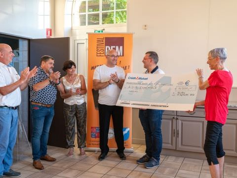 Rémelfing REMISE DU CHEQUE A L'ASSOCIATION AGIR ENSEMBLE