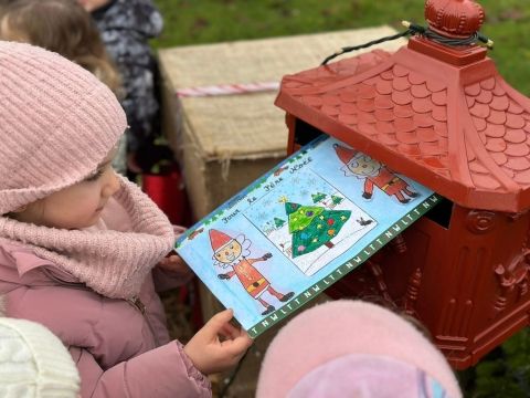 Rémelfing Décoration des sapins par nos écoliers