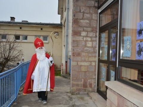 Rémelfing VISITE DU SAINT NICOLAS AUX ELEVES