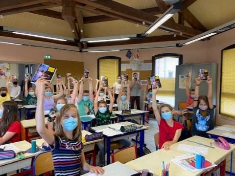 Animations de fin d'année et remise de livres aux écoliers