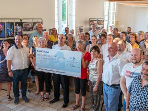 REMISE DU CHEQUE A L'ASSOCIATION AGIR ENSEMBLE