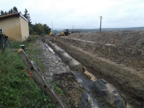 Rémelfing "Les Hauts de Sarre": début de la pose de l'assainissement