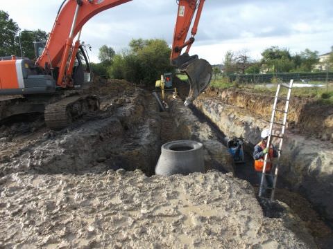 Rémelfing "Les Hauts de Sarre": début de la pose de l'assainissement