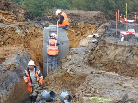 Rémelfing "Les Hauts de Sarre": début de la pose de l'assainissement