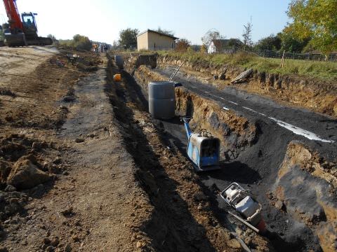 Rémelfing "Les Hauts de Sarre": début de la pose de l'assainissement