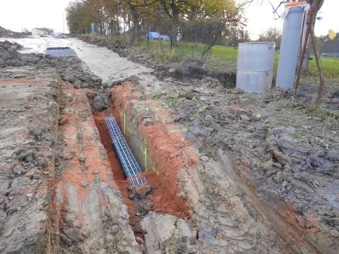 Rémelfing " Les Hauts de Sarre" : pose de la conduite d'eau