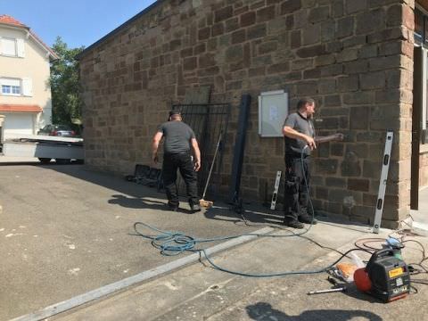 Rémelfing Installation d'une nouvelle clôture et de nouveaux portails à l'école maternelle