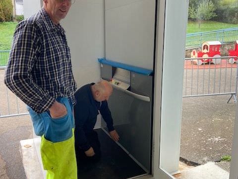 Rémelfing Installation d'un élevateur PMR à l'école maternelle