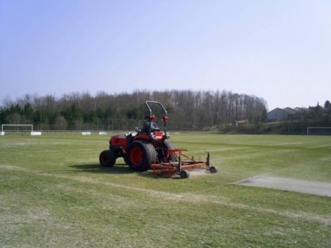 Rémelfing ENTRETIEN TERRAIN DE FOOT (Mars 2012)