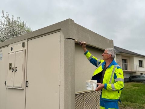 Mise en peinture du transfo rue de la Paix Rémelfing